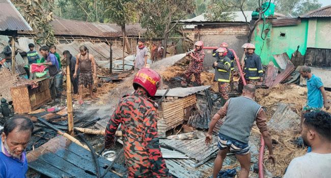 সৈয়দপুরে আগুনে পুড়লো ১১ ঘর