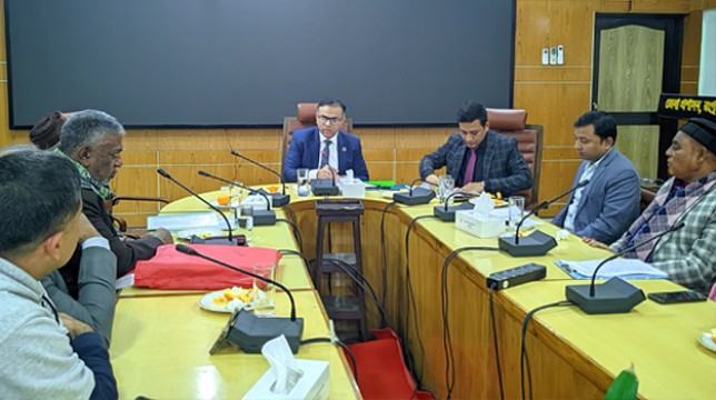 রংপুরে জ্বালানি তেলের মূল্য পুনঃনির্ধারণে ব্যবসায়ীদের সাথে জেলা প্রশাসনের বৈঠক