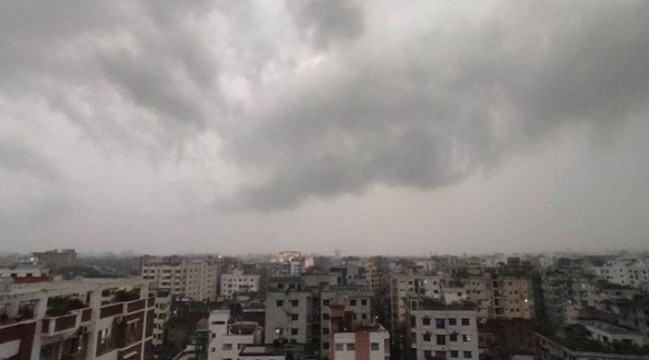 আকাশ মেঘলা থাকতে পারে