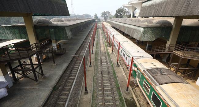 ৩০ ঘণ্টা পর সিলেটে ট্রেন চলাচল স্বাভাবিক, স্বস্তি ফিরলো যাত্রীদের মাঝে