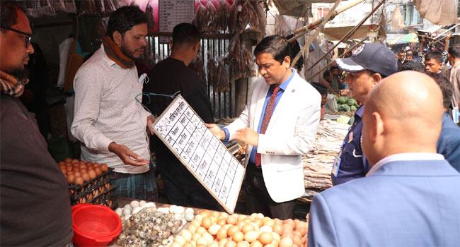 রমজানে দ্রব্যমূল্য স্থিতিশীল রাখতে রাঙ্গামাটিতে জেলা প্রশাসকের বাজার মনিটরিং