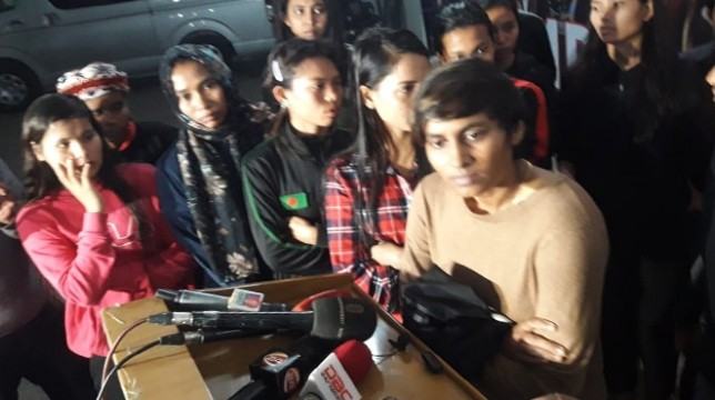ক্যাম্প ছাড়ার হুমকি সাবিনাদের