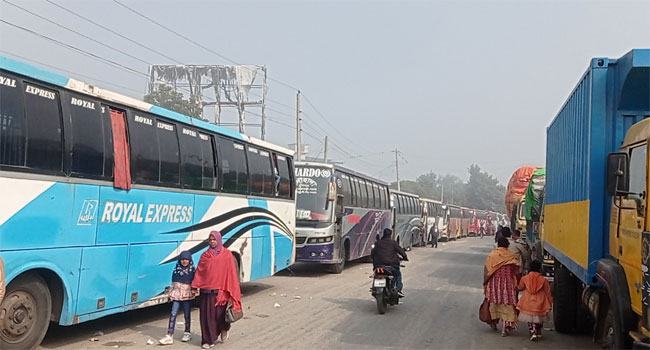 দুই নৌরুটে ফেরি চলাচল বন্ধ, অপেক্ষায় ৫ শতাধিক যানবাহন