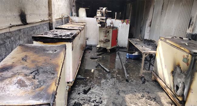 ঈশ্বরগঞ্জে আইসক্রিম কারখানায় আগুন