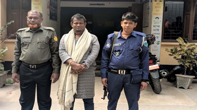 নাটোরে পেট্রোল বোমাসহ কৃষক লীগ নেতা আটক