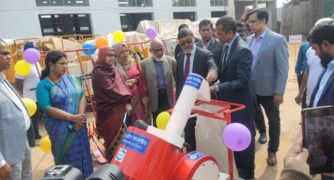 কৃষি আধুনিকায়নে বাংলামার্ক : অ্যাসেম্বলি লাইনে কম্বাইন হারভেস্টারের যাত্রা শুরু চন্দনাইশে
