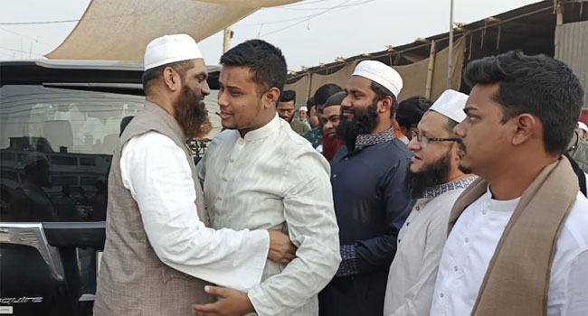 বিশ্ব ইজতেমায় মামুনুল হক ও হাসনাত আব্দুল্লাহ