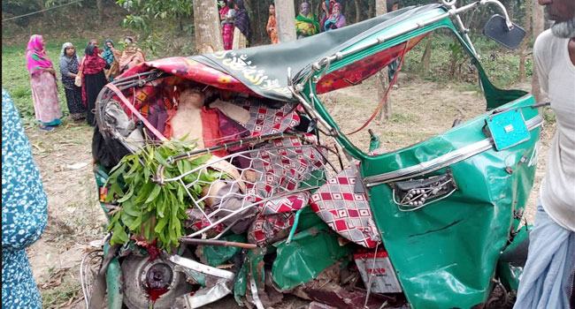 সোনাগাজীতে সড়ক দুর্ঘটনায় নিহত ১, আহত ৩