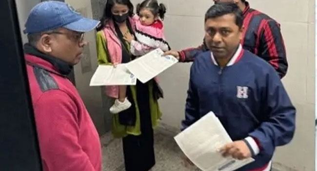 পাটগ্রামে আ’লীগের লিফলেট বিতরণ করায় কলেজশিক্ষককে প্রত্যাহার দাবিতে বিক্ষোভ মিছিল