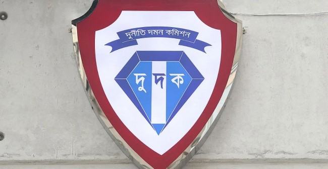 দুদকের মামলায় গ্রেফতার সাবেক সচিব মুহিবুল ও গাড়িচালক আবেদ আলী