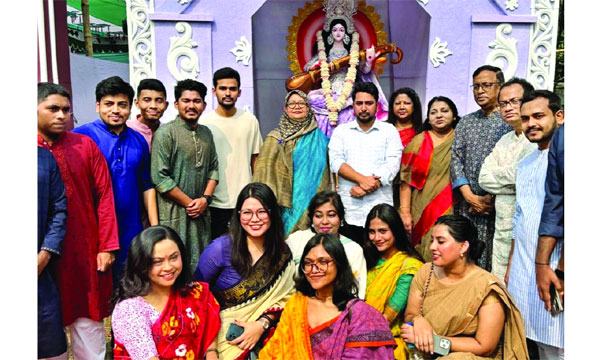 ঢাবির জগন্নাথ হলে সরস্বতী পূজামণ্ডপ পরিদর্শনে ২ উপদেষ্টা