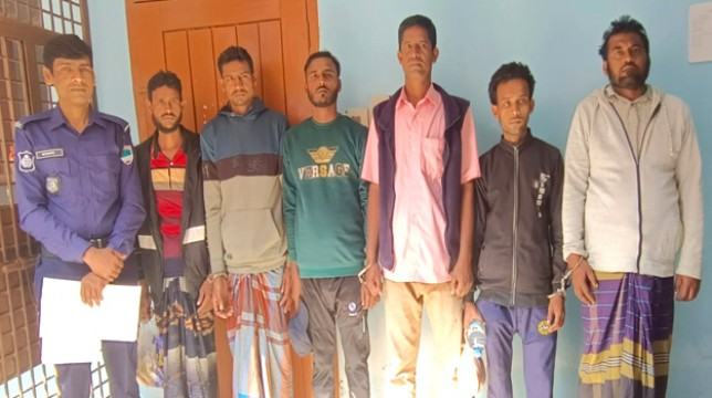 আ’লীগের লিফলেট বিতরণ কাণ্ড : গ্রেফতার ৪