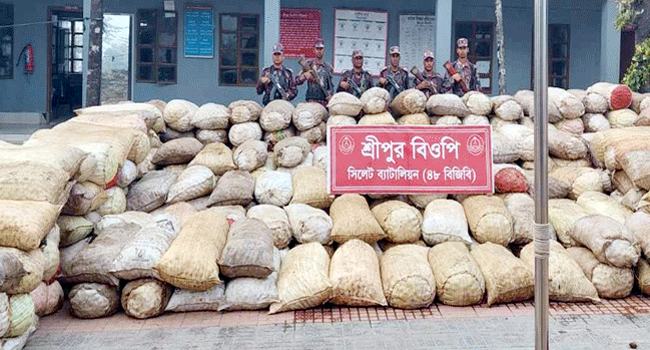 সিলেট সীমান্তে কোটি টাকার চোরাইপণ্য জব্দ