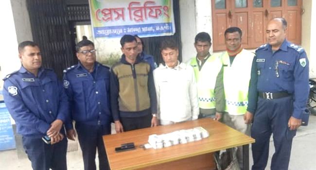 নওগাঁয় ১৪ লাখ ভারতীয় জাল রুপিসহ আ’লীগ নেতা গ্রেফতার