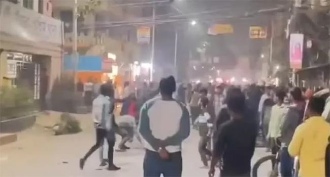 তিন ছাত্রকে ছাড়িয়ে নিতে উত্তরায় থানায় হামলা
