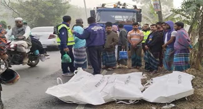 গাজীপুরে নিয়ন্ত্রণ হারিয়ে খাদে পিকআপ, নিহত ৩