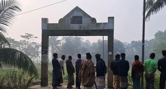 কোটালীপাড়ায় কবর থেকে লাশ চুরি