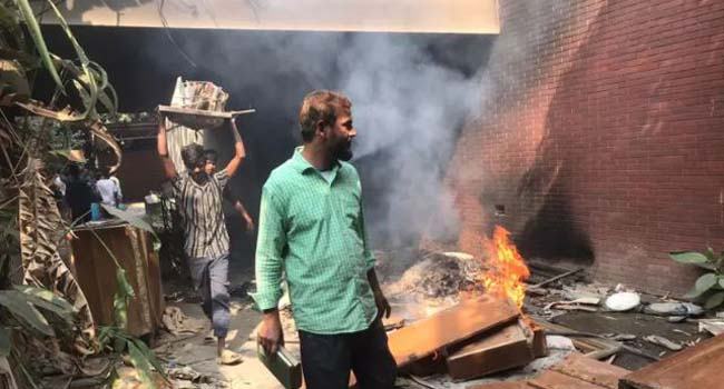 পুড়ে যাওয়া সুধাসদনের আসবাব নিয়ে যাচ্ছে মানুষ