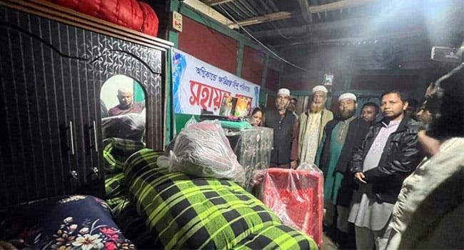 সিলেটে অগ্নিকাণ্ডে ক্ষতিগ্রস্ত হিন্দু পরিবারের পাশে জামায়াত