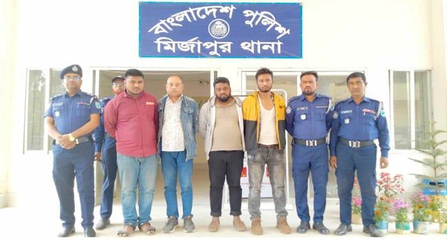 মির্জাপুরে ছিনতাই হওয়া ট্রাকসহ ১২ হাজার লিটার সয়াবিন উদ্ধার