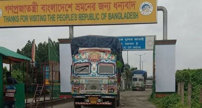 দু’দিন বন্ধ থাকার পর বেনাপোল দিয়ে ফল আমদানি শুরু