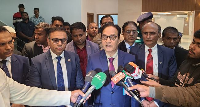 প্রশাসনে অতি উৎসাহীদের বিদায় করা হবে : সিনিয়র সচিব
