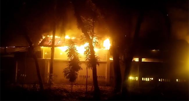 হাতিয়ায় ছাত্র-জনতা পোড়াল সাবেক এমপি মোহাম্মদ আলীর বাড়ি