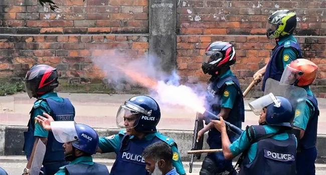 গণঅভ্যুত্থানে সহিংসতার ছবি-ভিডিও আহ্বান করেছে পুলিশ