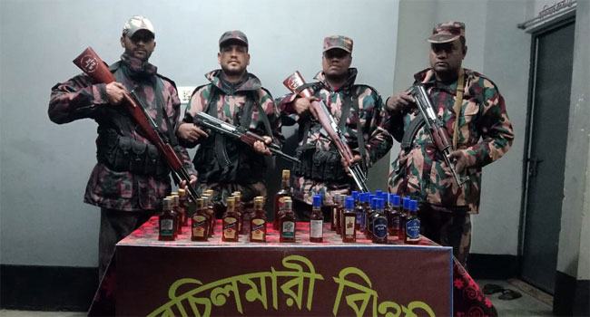 কুষ্টিয়ায় সীমান্তে বিপুল পরিমাণ ভারতীয় মালামাল উদ্ধার