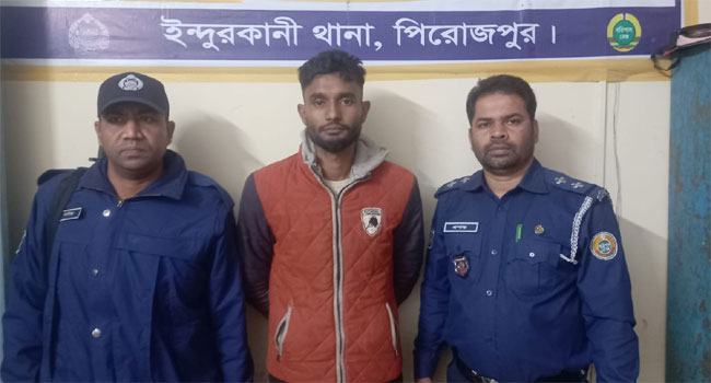 বাবাকে খুন করতে না পেরে মাকে বেঁধে ঘরে আগুন দিলো ছেলে