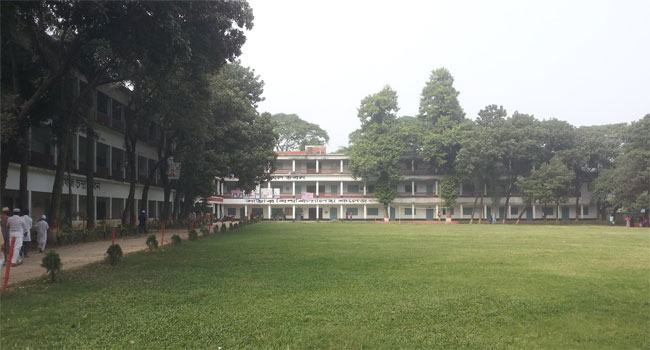 ফের বন্ধ বেতন : সাভার কলেজের অধ্যক্ষকে অবরুদ্ধ করলেন শিক্ষকরা