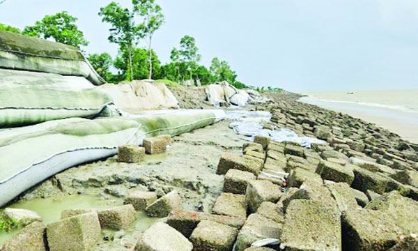 দক্ষিণ চট্টগ্রামের বিস্তীর্ণ উপকূল ভাঙনের মুখে