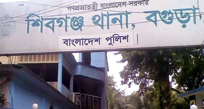 শিবগঞ্জে দেশীয় পিস্তল ও গুলিসহ গ্রেফতার ৩