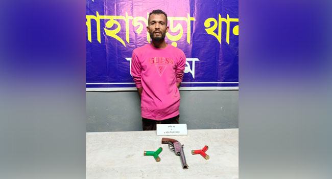 লোহাগাড়ায় পুলিশের অভিযানে অস্ত্র ও কার্তুজ উদ্ধার, গ্রেফতার ১