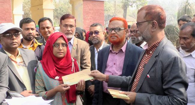ময়মনসিংহে সাংবাদিক কল্যাণ ট্রাস্টের শিক্ষা বৃ‌ত্তির চেক বিতরণ