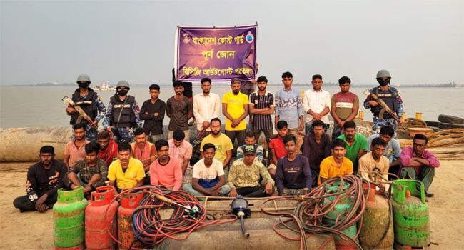 চট্টগ্রামের সাঙ্গু গ্যাস ফিল্ডে ৩০ টন লোহার স্ক্র্যাপসহ ২৮ দুষ্কৃতিকারী আটক