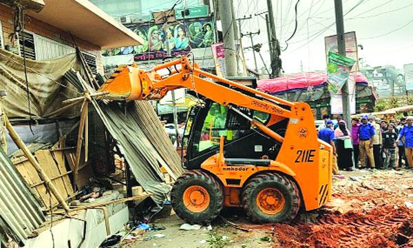 সোনারগাঁওয়ে মহাসড়কের দুই পাশে অবৈধ স্থাপনা উচ্ছেদ