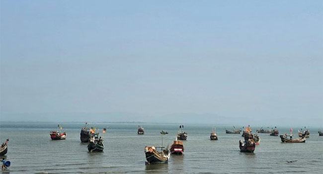 ৮ বছর পর নাফ নদীতে মাছ ধরার অনুমতি পেলেন জেলেরা