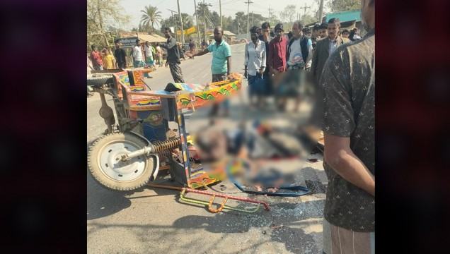 ভালুকায় অটোরিকশা-পিকআপ মুখোমুখি সংঘর্ষ : নিহত ২, আহত ১