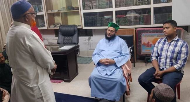 নারায়ণগঞ্জে জৈনপুরী পীরের দরবারে হাসনাত আব্দুল্লাহ