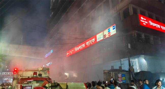 কারওয়ান বাজারে ইটিভি ভবনে আগুন