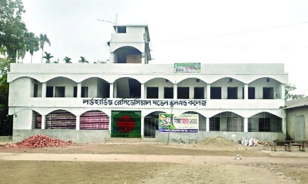 লালমোহনে সরকারি জমিতে আ’লীগ নেতার বহুতল ভবন ও স্কুল