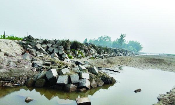 দহগ্রামে তিস্তার ভাঙন রোধের কাজ ৬ বছরেও শেষ হয়নি