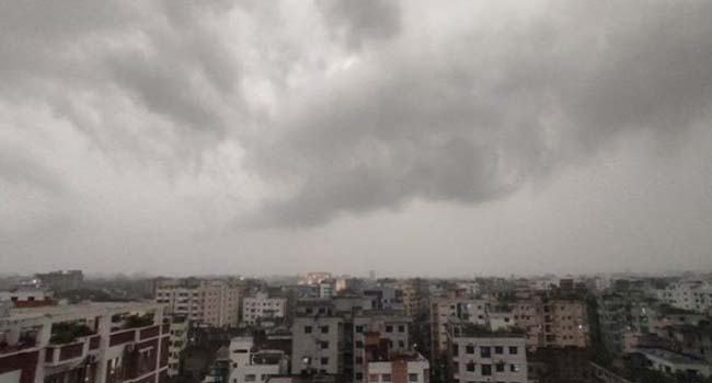 আকাশ মেঘলা থাকতে পারে