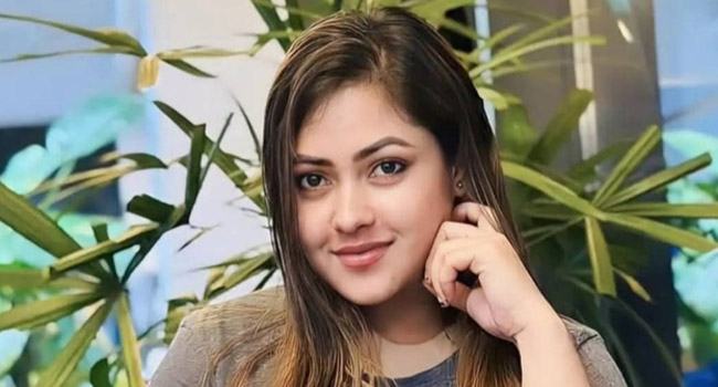 গ্রামে গিয়েও হয়নি রক্ষা, আওয়ামী লীগ নেত্রী দোলা গ্রেফতার
