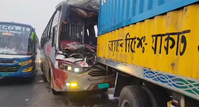 ঢাকা-মাওয়া এক্সপ্রেসওয়েতে ৫ গাড়ির সংঘর্ষ আহত ২০