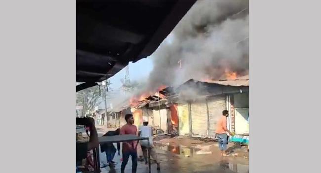 নোয়াখালীতে ১৫ ব্যবসাপ্রতিষ্ঠান আগুনে পুড়ে গেছে