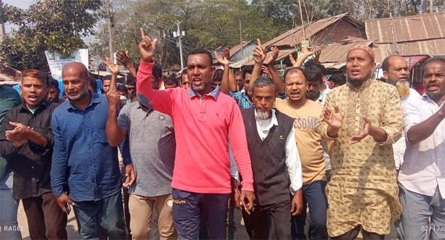 ঝালকাঠিতে ইউপি চেয়ারম্যান হলেন যুবলীগ নেতা, পরিষদে তালা দিল বিক্ষোভকারীরা