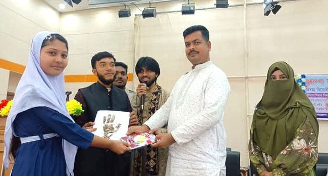 আলফাডাঙ্গায় বৈষম্যবিরোধী ছাত্র আন্দোলনের ব্যানারে অতিথি আ’লীগ নেতা
