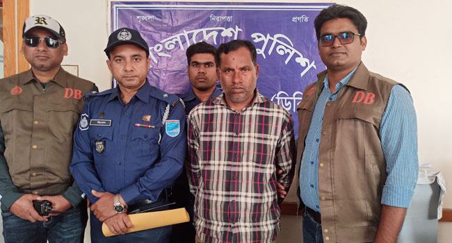 পরকীয়া সম্পর্ক জেনে যাওয়ায় কলেজছাত্রকে কুপিয়ে হত্যা